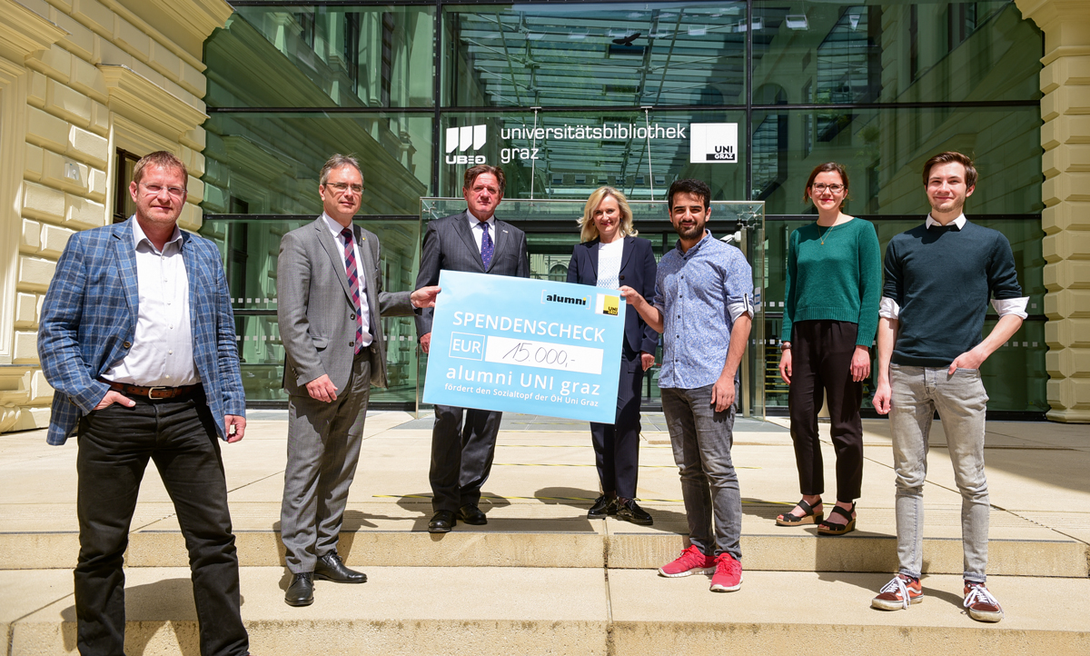 Ralph Zettl, Vorstandsvorsitzender alumni UNI graz, Vizerektor Peter Riedler, stv. Vorsitzender alumni UNI graz, Volker Pichler, Vorstandsvorsitzender SOWI-AV, Beatrice Weinelt, Geschäftsführerin alumni UNI graz, Armin Amiryousofi, Vorsitzender ÖH Uni Graz, Viktoria Wimmer, stv. Vorsitzende ÖH Uni Graz, Jan Stering, stv. Vorsitzender ÖH Uni Graz. (v.l.n.r) Foto: Uni Graz/Tzivanopoulos 