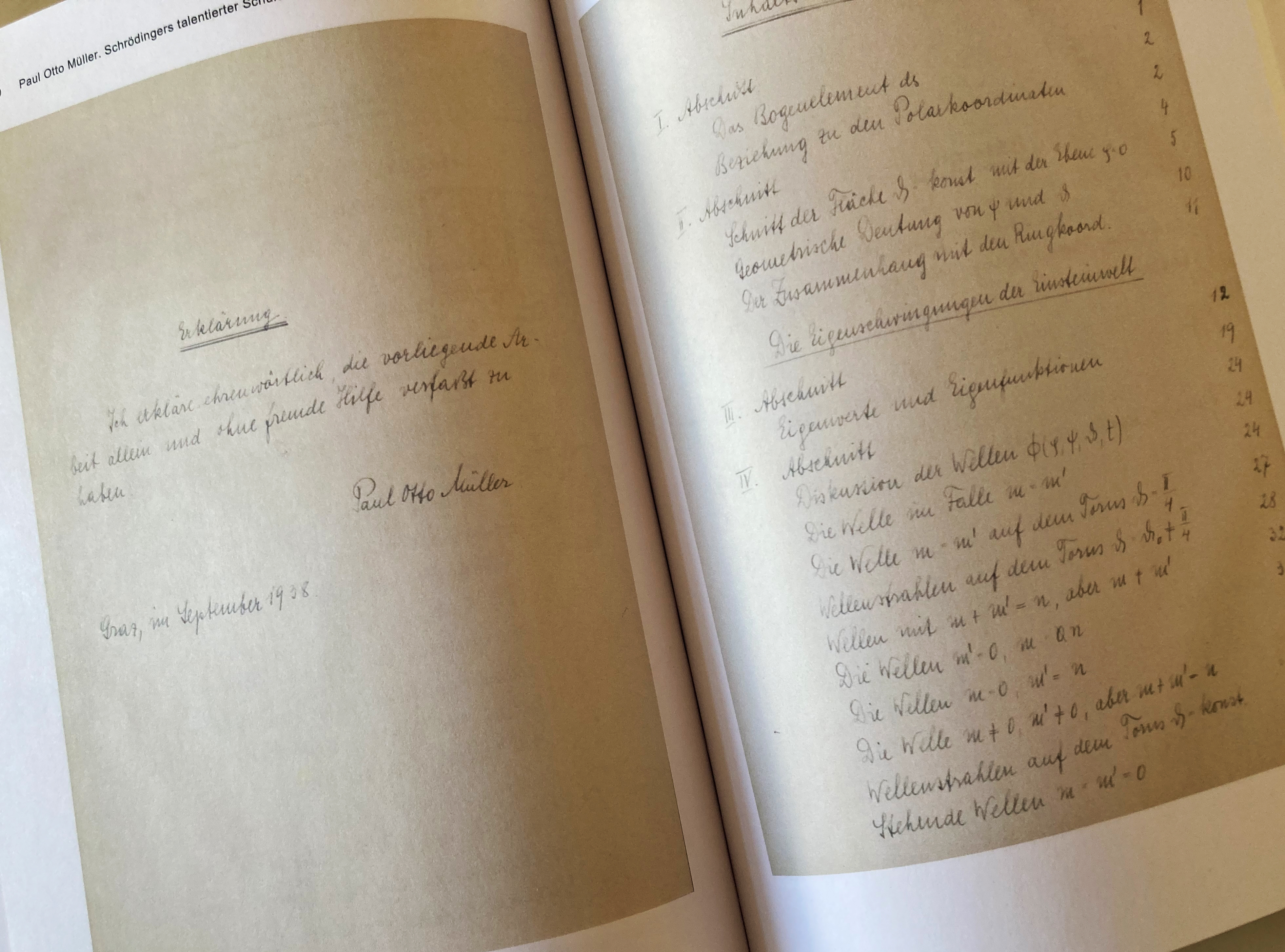 Blick ins Buch: die handschriftlich verfasste Dissertation von Paul Otto Müller Foto: Uni Graz/Schweiger 