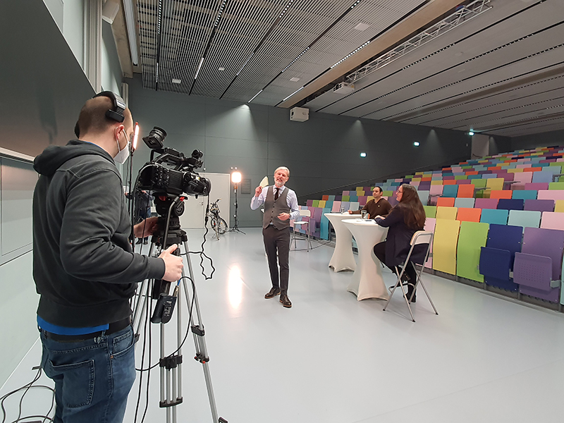 Unter der Moderation von Helmut Jungwirth diskutierten Biochemiker Didac Carmona-Gutierrez und Kulturwissenschafterin Ulla Kriebernegg über Altern und das Alter. Foto: KK. 