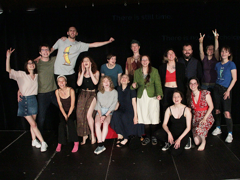 Das Ensemble der Pennyless Players freute sich über eine gut besuchte Premiere von "When Venice Sinks" am 25. Mai und den darauffolgenden Aufführungen am 26. und am 27. Mai. Foto: Töni Pock. 