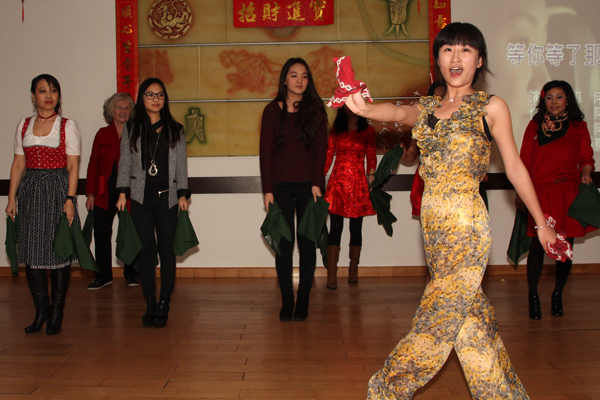 Chinesisches Neujahr: Traditionelle chinesische Tänze ... 