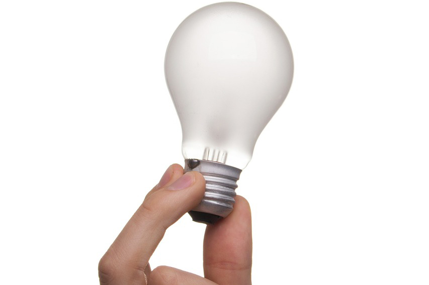 Gühbirne in der Hand 