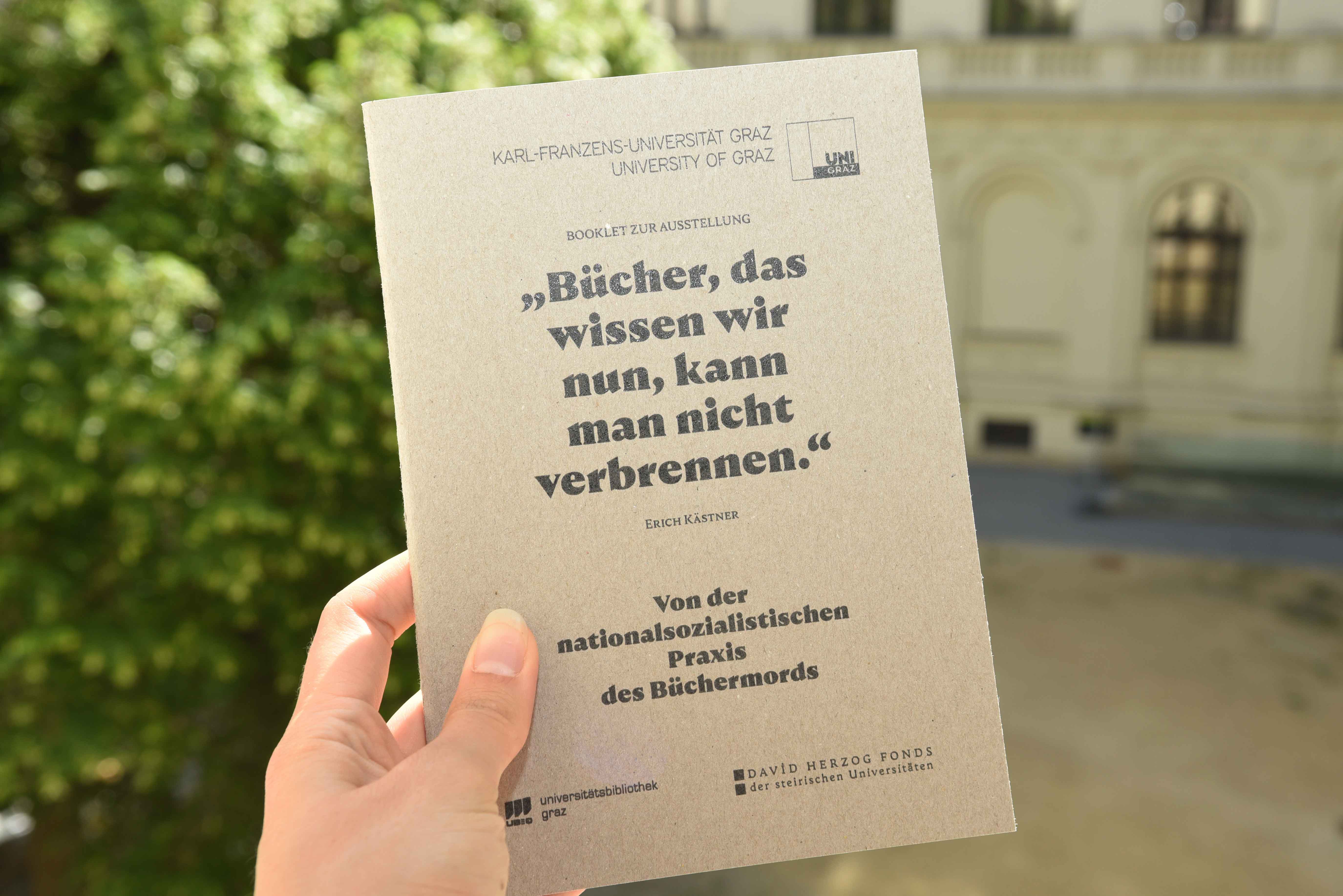 Das Booklet zur Ausstellung mit dem titelgebenden Titat von Erich Kästner 