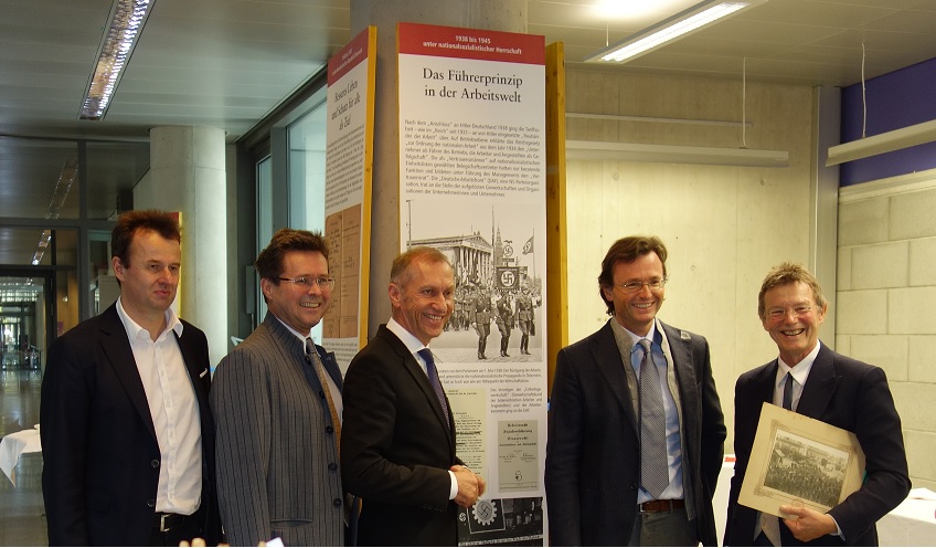 Bei der Eröffung der Ausstellung: Werner Anzenberger, Martin Polaschek, Josef Pesserl, Johannes Zollner, Günther Löschnigg (v.l., Foto: Uni Graz) 
