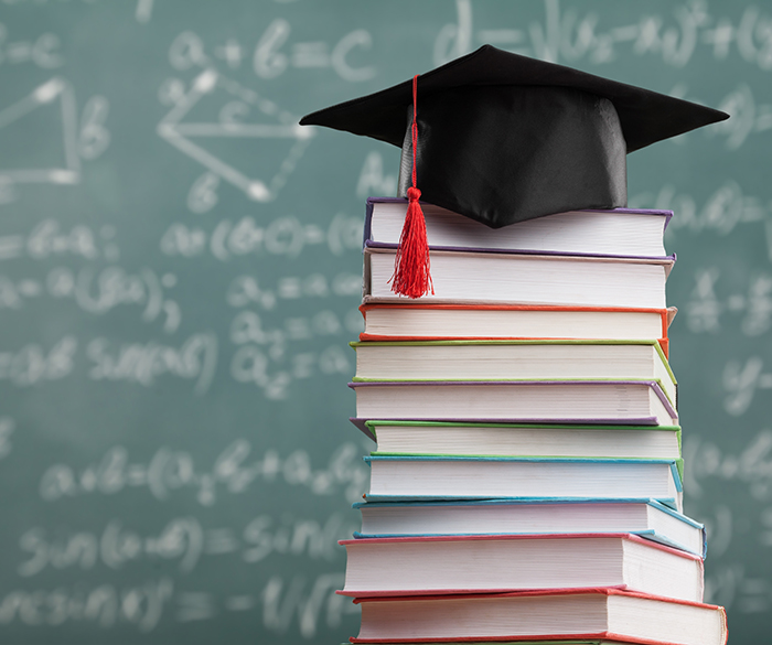 books and doctor's hat © BillionPhotos.com - stock.adobe.com