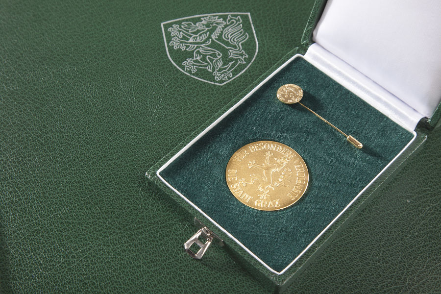 Ehrenzeichen in Gold/ Foto: Stadt Graz/Fischer 
